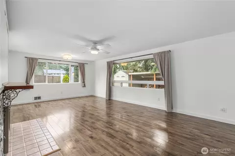 Living - 318 89th St SE, Everett, WA 98208 photo 2 of 4