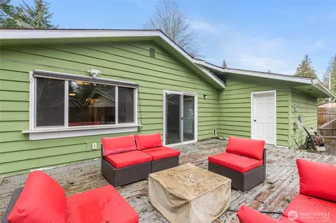 Exterior - 318 89th St SE, Everett, WA 98208 photo 5 of 12