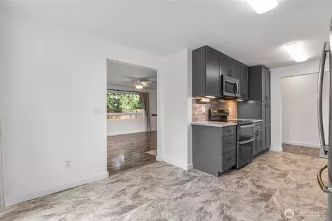 Kitchen - 318 89th St SE, Everett, WA 98208 photo 3 of 7