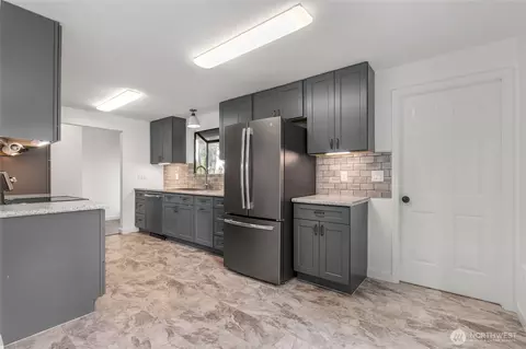 Kitchen - 318 89th St SE, Everett, WA 98208 photo 2 of 7