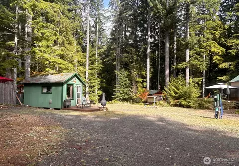 151 N Quinault Pl, Hoodsport, WA 98548