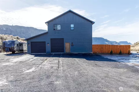 41 Copper Ave, Electric City, WA 99123