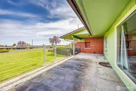 Exterior - 1301 S 3rd Ave #13C, Sequim, WA 98382 photo 3 of 5