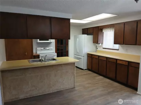 Kitchen - 2768 Highway 603, Winlock, WA 98596 photo 1 of 4