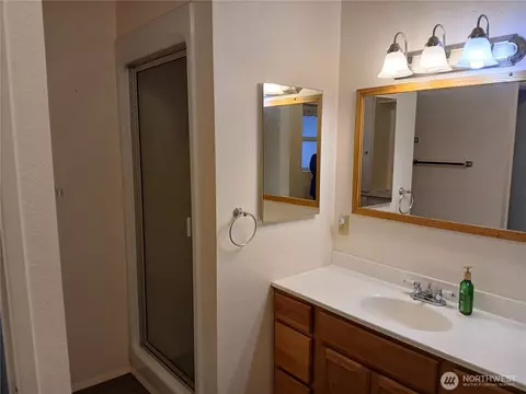 Bath - 2768 Highway 603, Winlock, WA 98596 photo 1 of 5