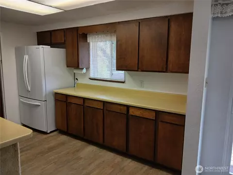 Kitchen - 2768 Highway 603, Winlock, WA 98596 photo 3 of 4