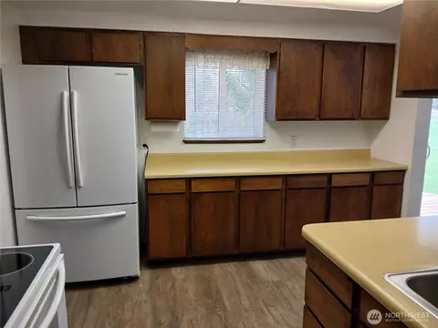 Kitchen - 2768 Highway 603, Winlock, WA 98596 photo 2 of 4