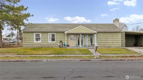 905 S Grand Dr, Moses Lake, WA 98837