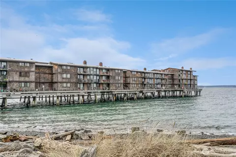 3717 Beach Dr SW #319, Seattle, WA 98116