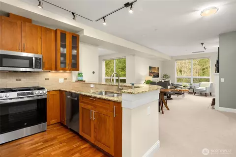 18707 SE Newport Way #412, Issaquah, WA 98027