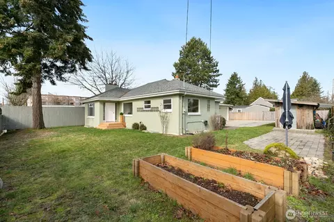 326 N 125th St, Seattle, WA 98133