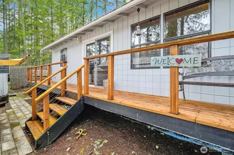10209 Edgewood Dr, Anderson Island, WA 98303