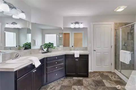 Bath - 908 Van Ogle Ln NW, Orting, WA 98360 photo 4 of 5