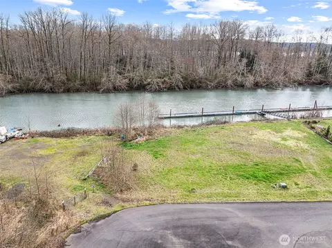86 Marina Dr, Cathlamet, WA 98612