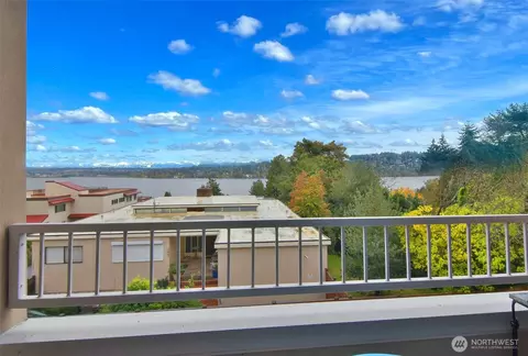 15514 Bothell Way NE #201, Lake Forest Park, WA 98155