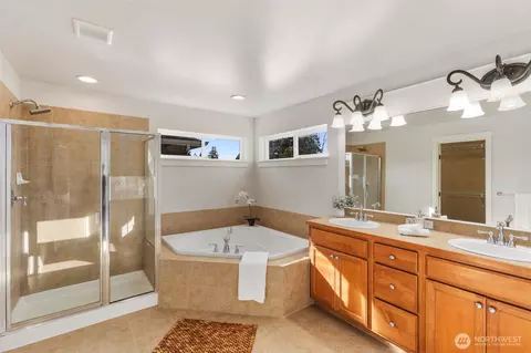 Bath - 3805 168th Pl SE, Bothell, WA 98012 photo 2 of 6