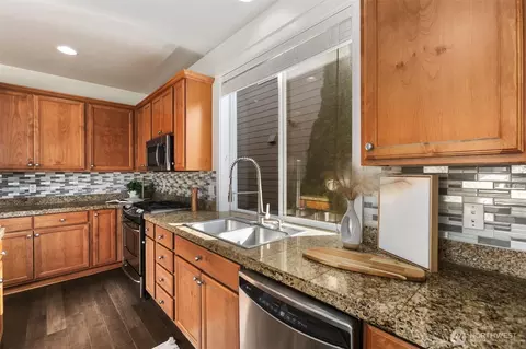 Kitchen - 3805 168th Pl SE, Bothell, WA 98012 photo 4 of 6