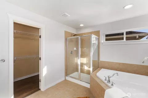 Bath - 3805 168th Pl SE, Bothell, WA 98012 photo 5 of 6
