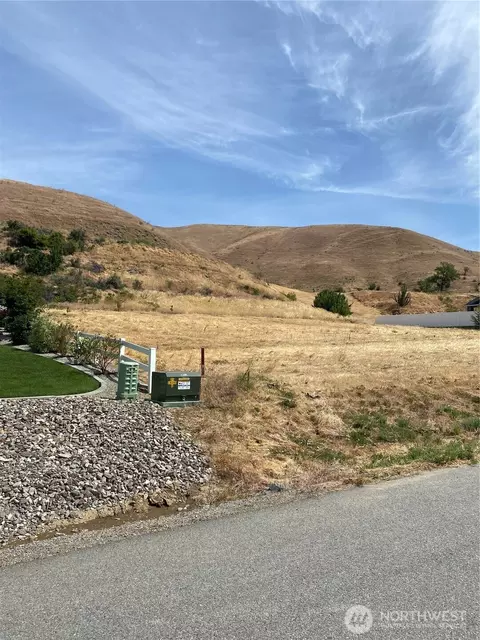 147 Diede Hls, Wenatchee, WA 98801
