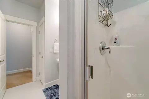 Bath - 2115 201st Pl SE #I-2, Bothell, WA 98012 photo 2 of 6