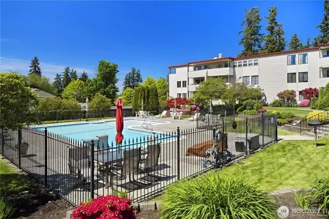 8516 196th St SW #201, Edmonds, WA 98026