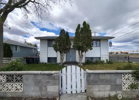 1002 N Central Dr, Moses Lake, WA 98837