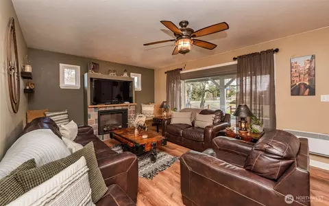 433 N Knapman Ave, Sequim, WA 98382 photo 5