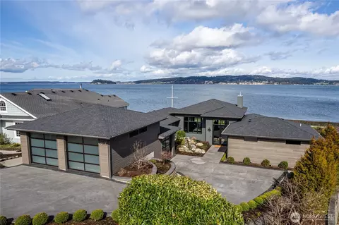 1074 Bayshore Dr, Camano Island, WA 98282