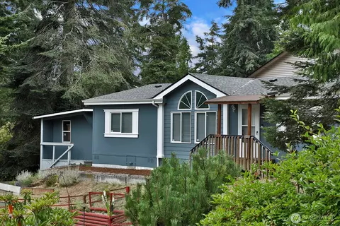 3670 Smugglers Cove Rd, Greenbank, WA 98253