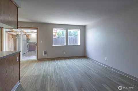 Living - 256 SE Weir St, Camas, WA 98607 photo 3 of 4
