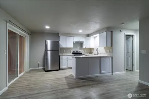 Kitchen - 256 SE Weir St, Camas, WA 98607 photo 2 of 4