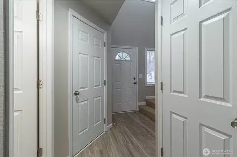 Entry Way - 256 SE Weir St, Camas, WA 98607 photo 4 of 7