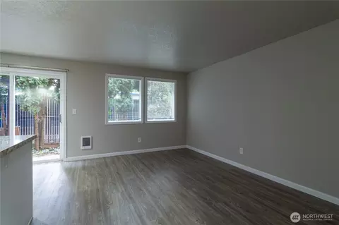 Living - 256 SE Weir St, Camas, WA 98607 photo 1 of 4