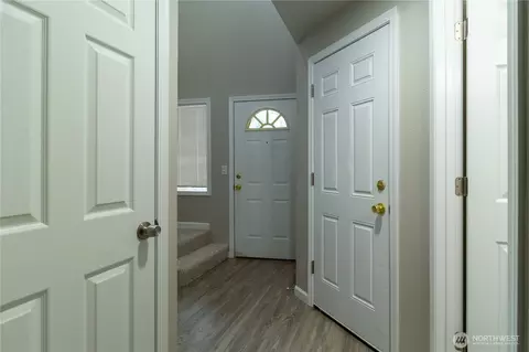 Entry Way - 256 SE Weir St, Camas, WA 98607 photo 1 of 7