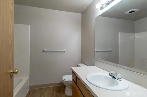 Bath - 256 SE Weir St, Camas, WA 98607 photo 4 of 4