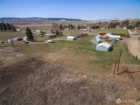 410 E Pine St, Waterville, WA 98858