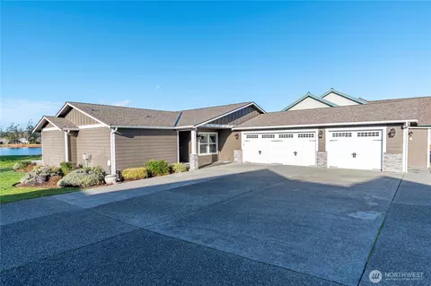 1697 SW Waterside Ct, Oak Harbor, WA 98277