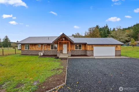 1155 Willapa First St, Raymond, WA 98577