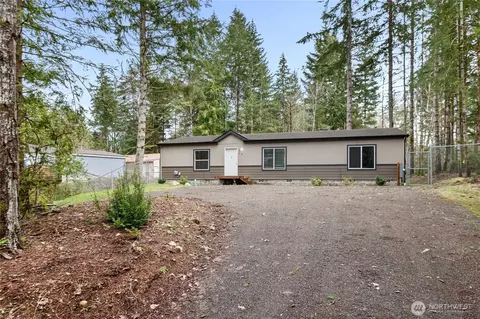850 E Trails End Dr, Belfair, WA 98528