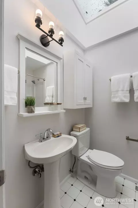 Bath - 9215 NE 183rd St, Bothell, WA 98011 photo 1 of 3