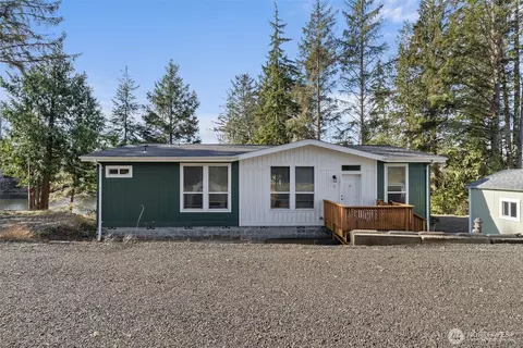 4 Lakeview Ln, South Bend, WA 98586