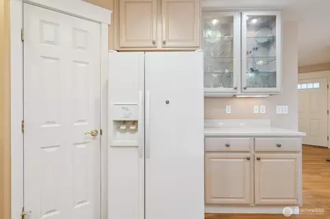Kitchen - 160 E Soderberg Rd #N38, Allyn, WA 98524 photo 3 of 5