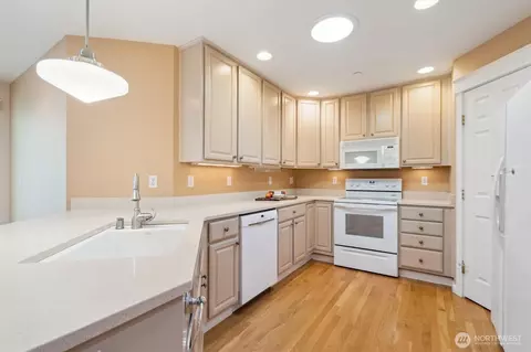 Kitchen - 160 E Soderberg Rd #N38, Allyn, WA 98524 photo 1 of 5