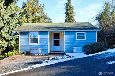 109 Orchard Ave S, Eatonville, WA 98328