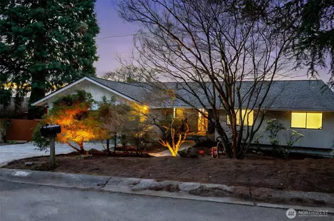 4609 135th Ave SE, Bellevue, WA 98006