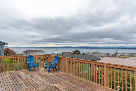 4946 Pointe Pl, Freeland, WA 98249