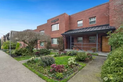 515 W Olympic Pl #208, Seattle, WA 98119