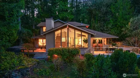 929 170th Pl SE, Bellevue, WA 98008