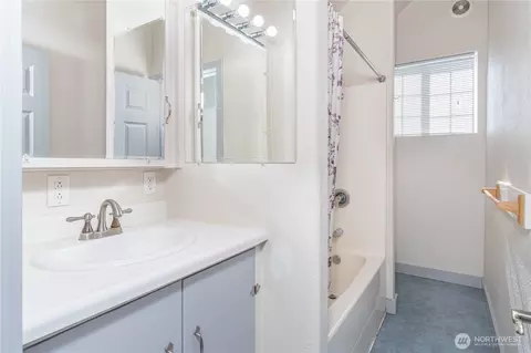 Bath - 2171 Atterberry Rd, Sequim, WA 98382 photo 4 of 4