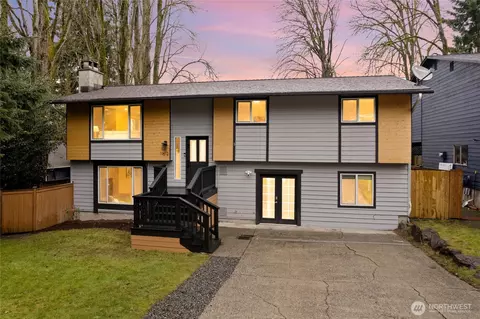 11612 NE 74th St, Kirkland, WA 98033